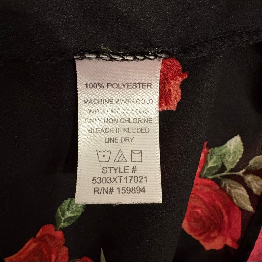 d.n.a. couture Romantic Red Rose Floral Blouse Flutter Sleeve Plus Size 1X - Picture 7 of 7